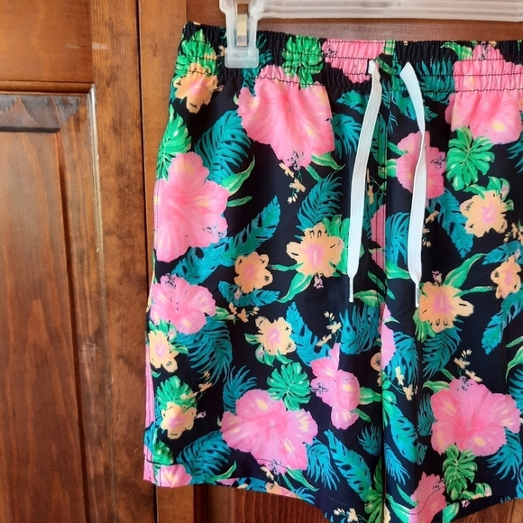 NWOT Chubbies The Midnight Flowers 7" Inseam Classic Hawaiian swim trunks - Picture 4 of 11